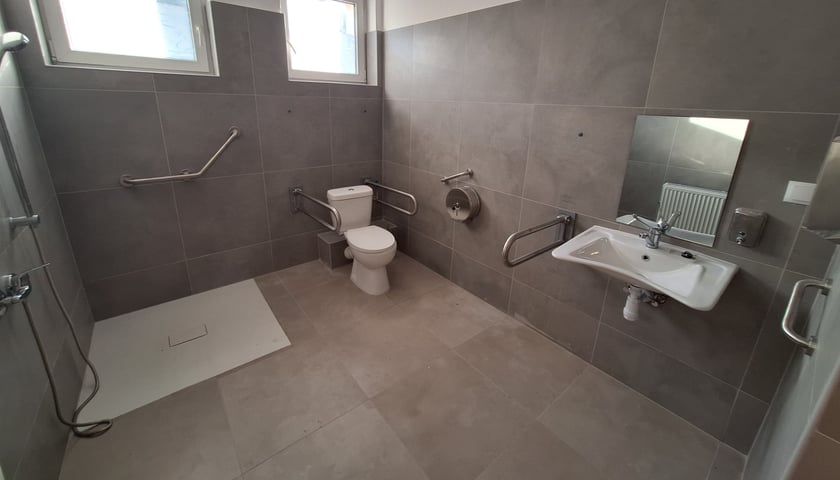 Łazienka w budynku A I piętro.